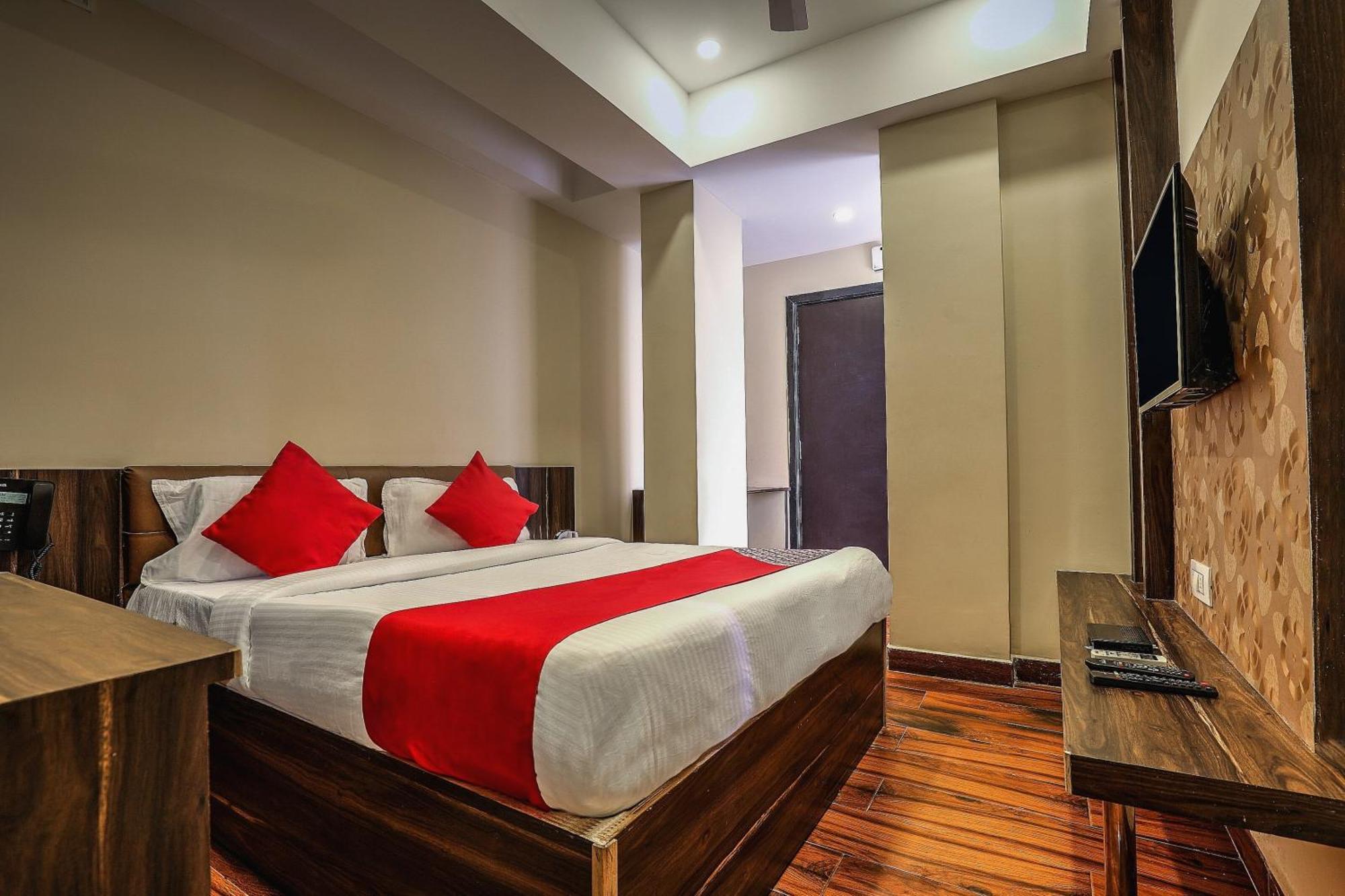 Hotel OYO 14244 Loya Legend Hyderabad Exterior foto